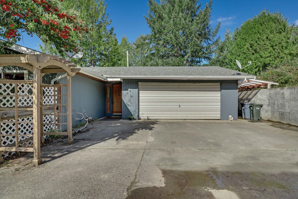 Garage & Paved Parking Herron Island.jpg