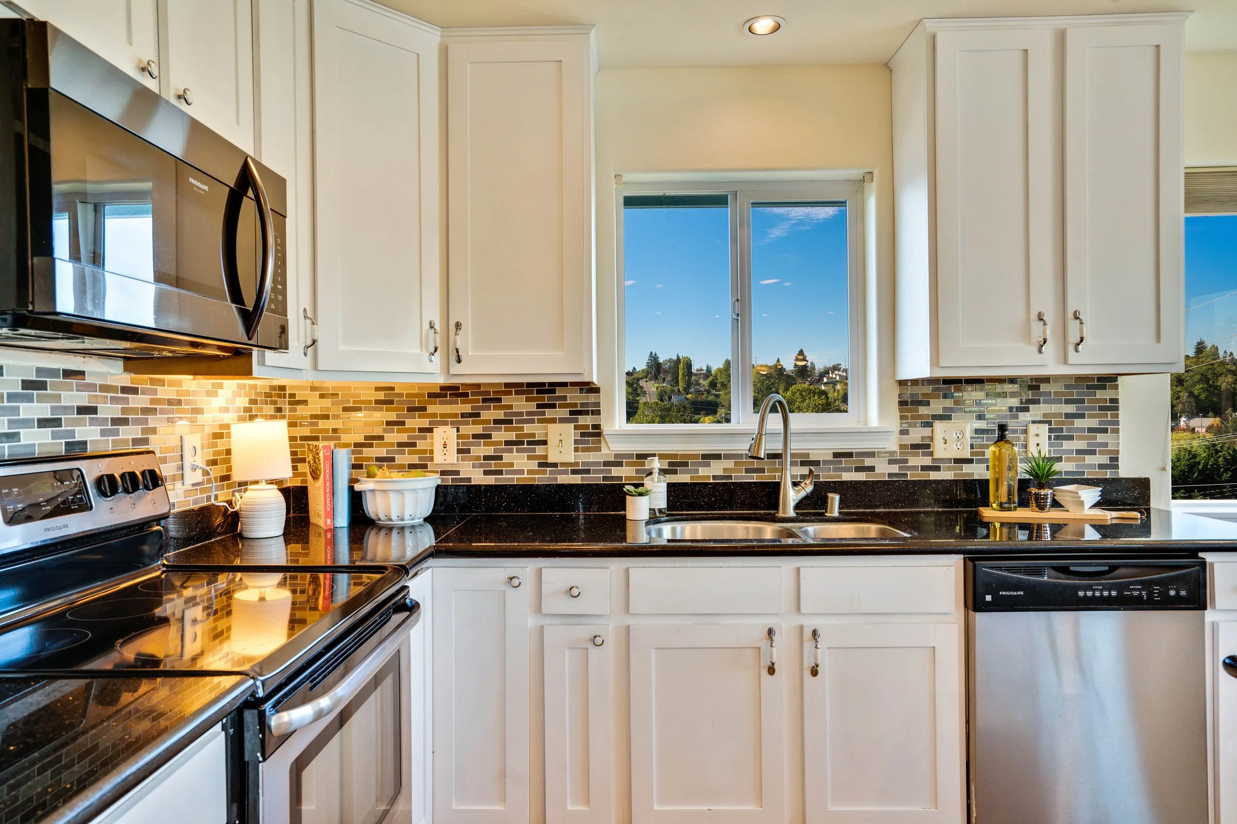 Kitchen Counters Tacoma 4 Bedroom.jpg