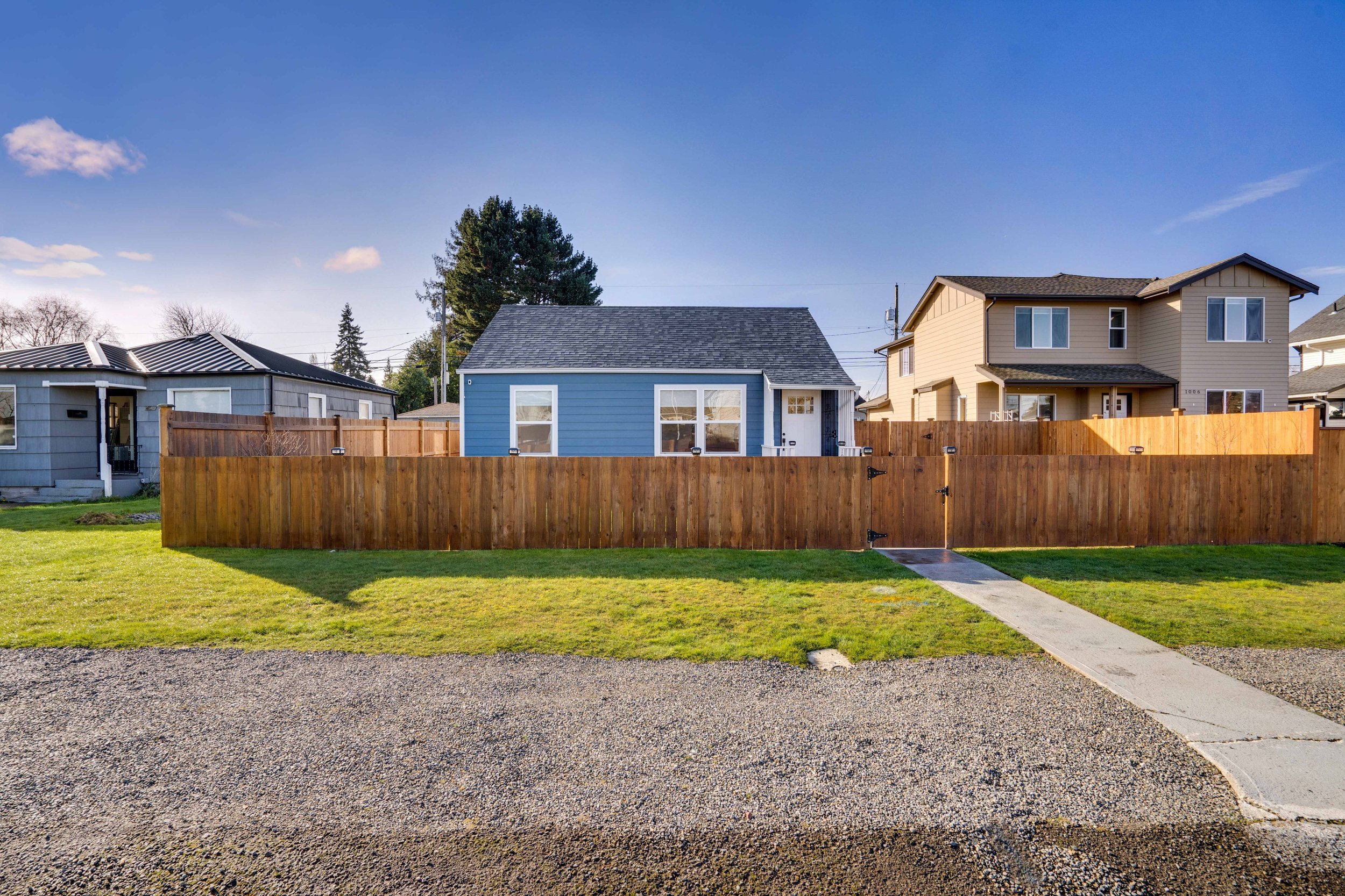 Front Parking & Fully Fenced Front Yard Eastside Move-in Ready.jpg
