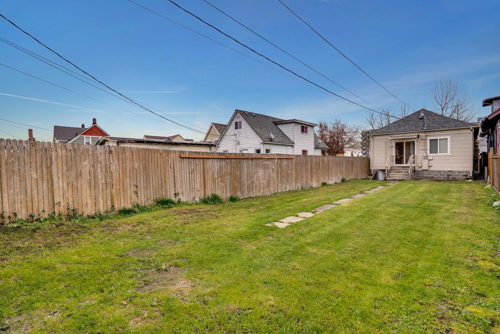 Fully Fenced Back Yard Community Central Tacoma.jpg