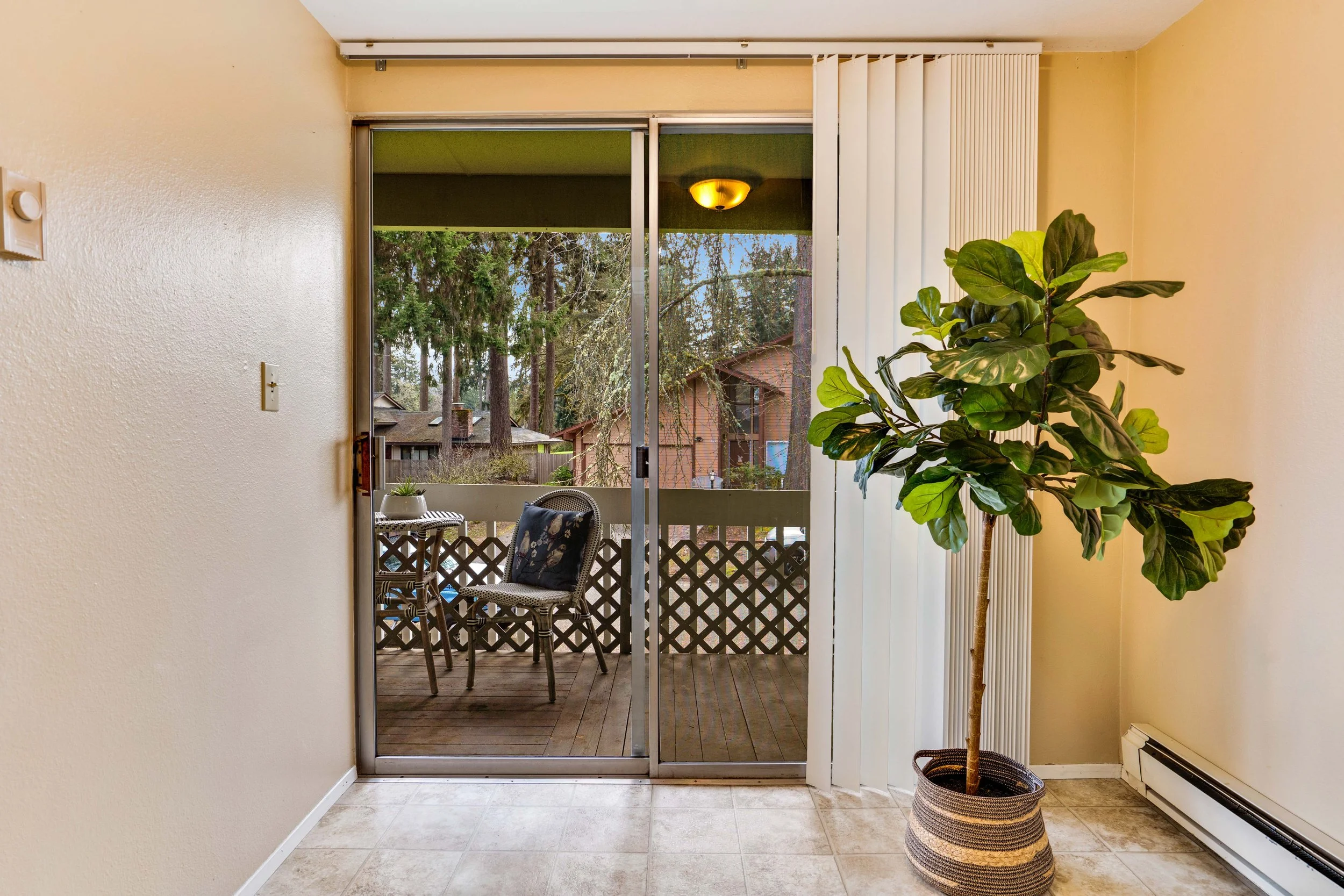 Breakfast Nook Oakbrook Condo.jpg