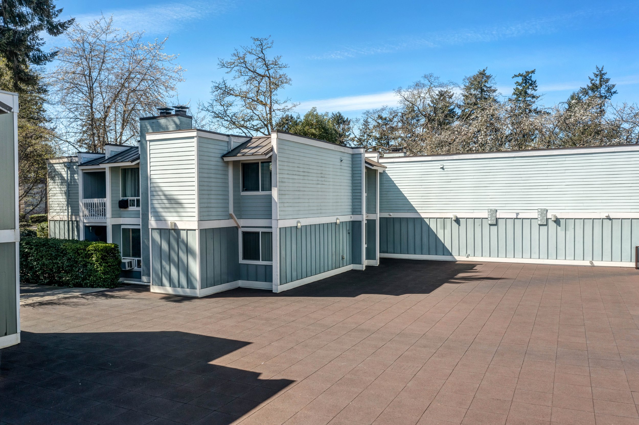 Courtyard Entrance Oakbrook Condo.jpg