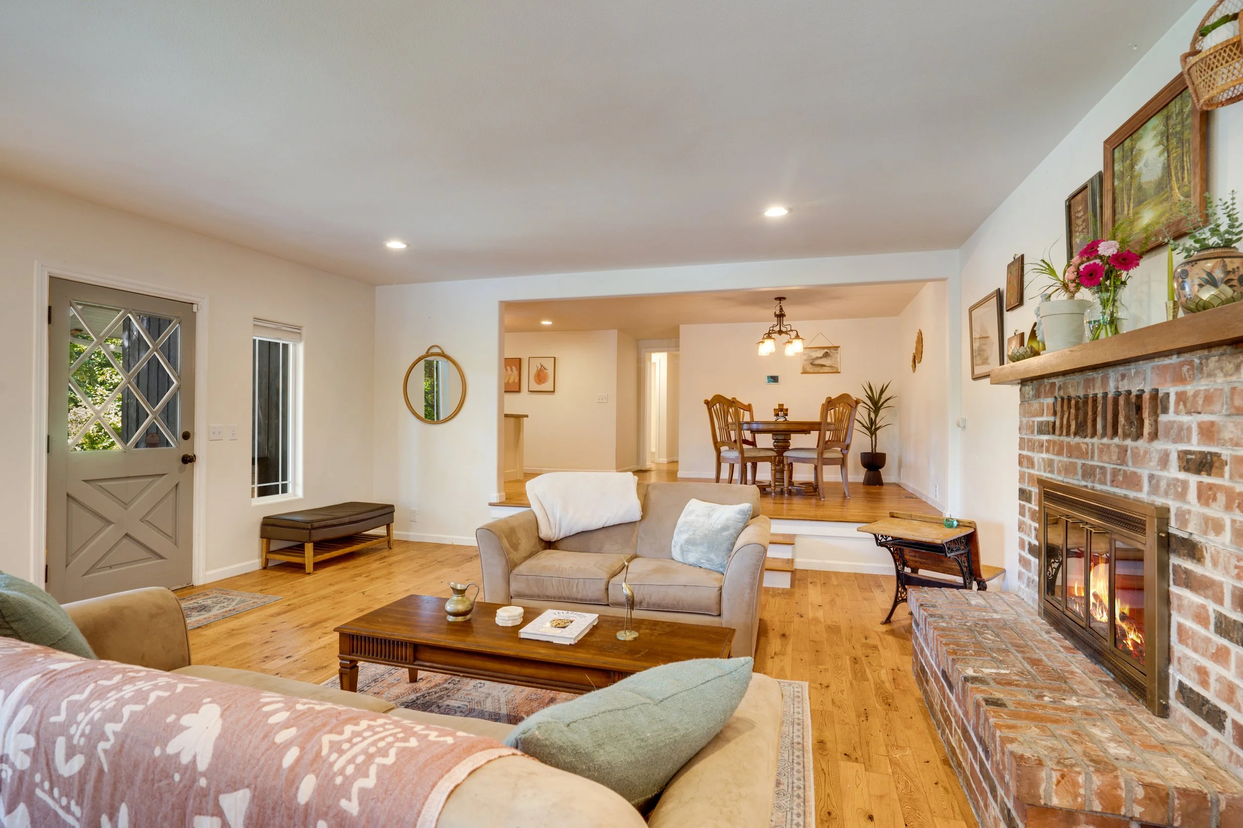 Living Room & Entry Manette.jpg