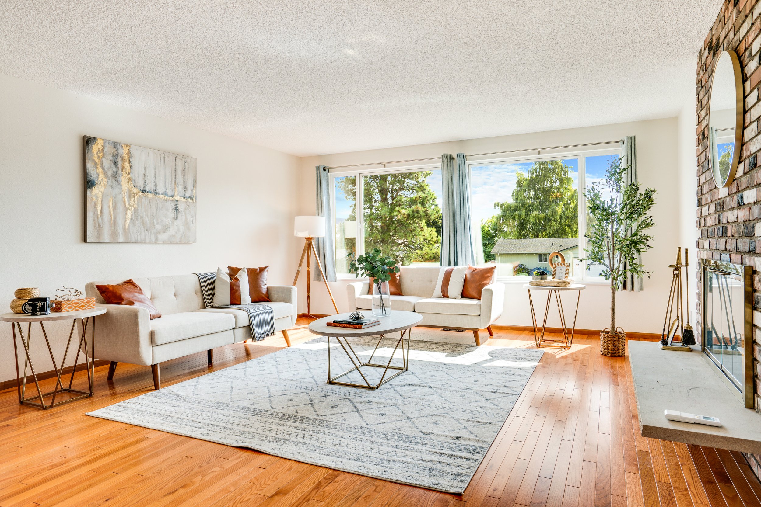 Oak Hardwoods Living Room West Tacoma.jpg