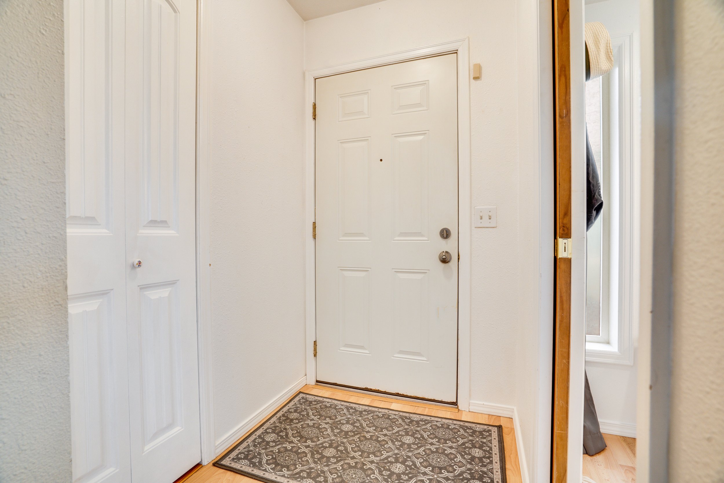 Entry Area South End Tacoma 2 Bedroom.jpg