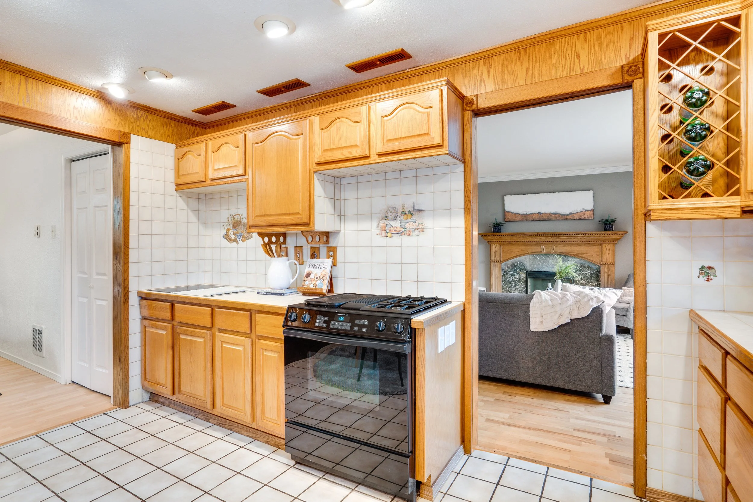 Kitchen with Gas Range South End Tacoma 2 Bedroom.jpg