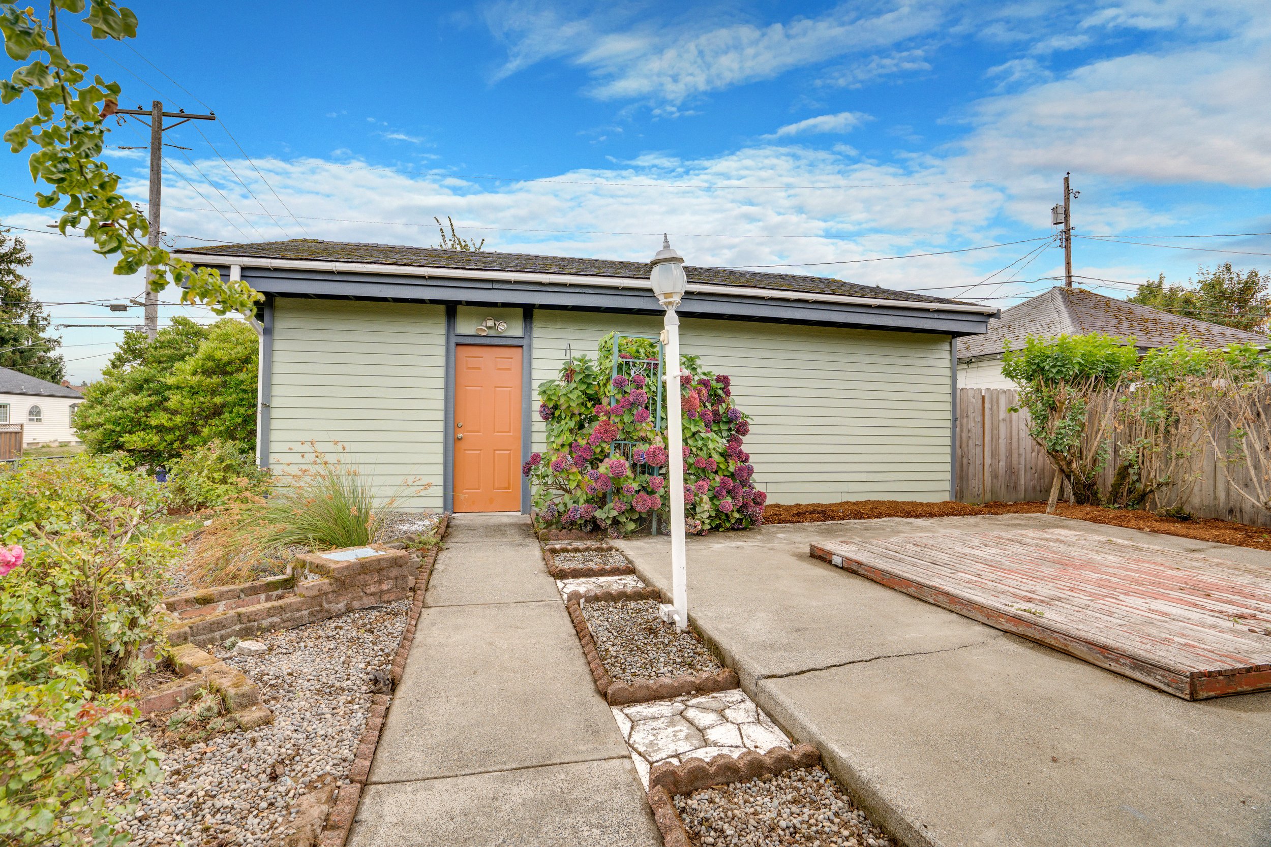 Garden Path to Garage South End Tacoma 2 Bedroom.jpg