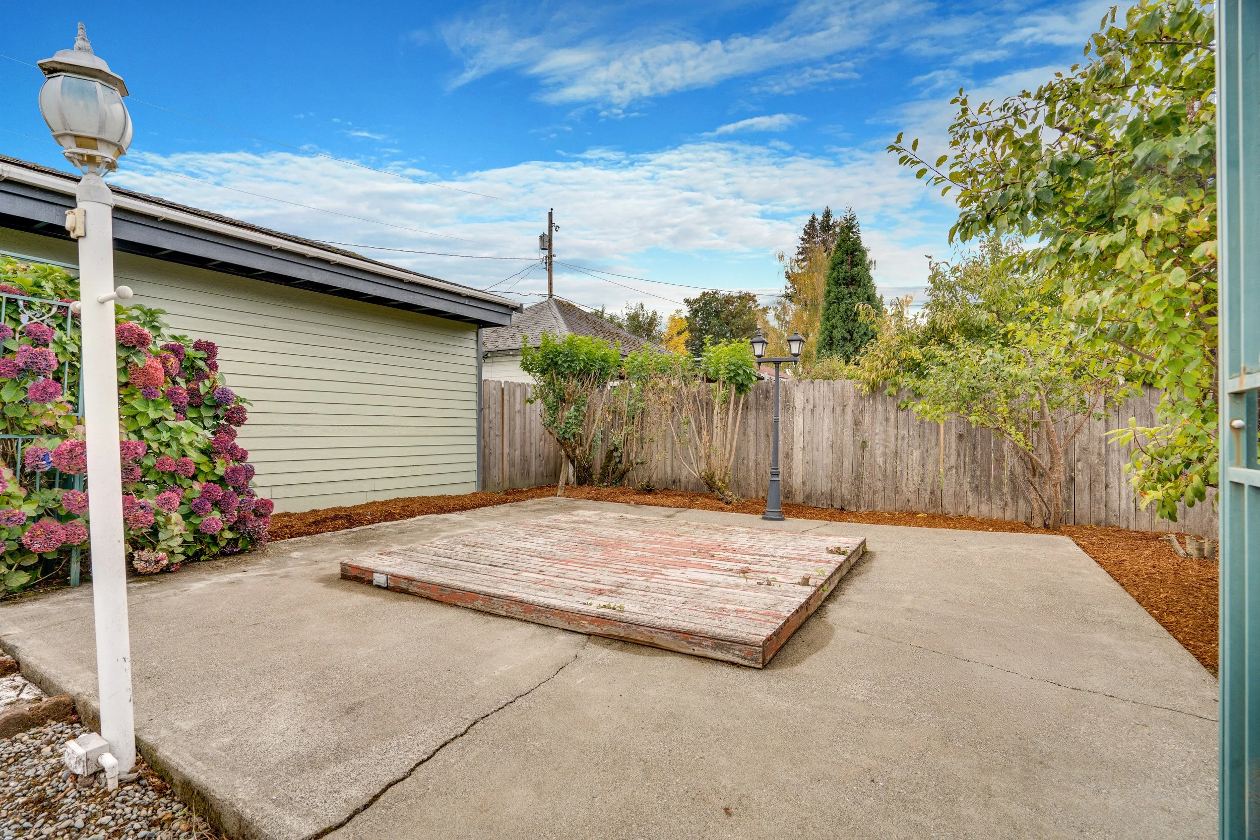 Backyard Patio South End Tacoma 2 Bedroom.jpg