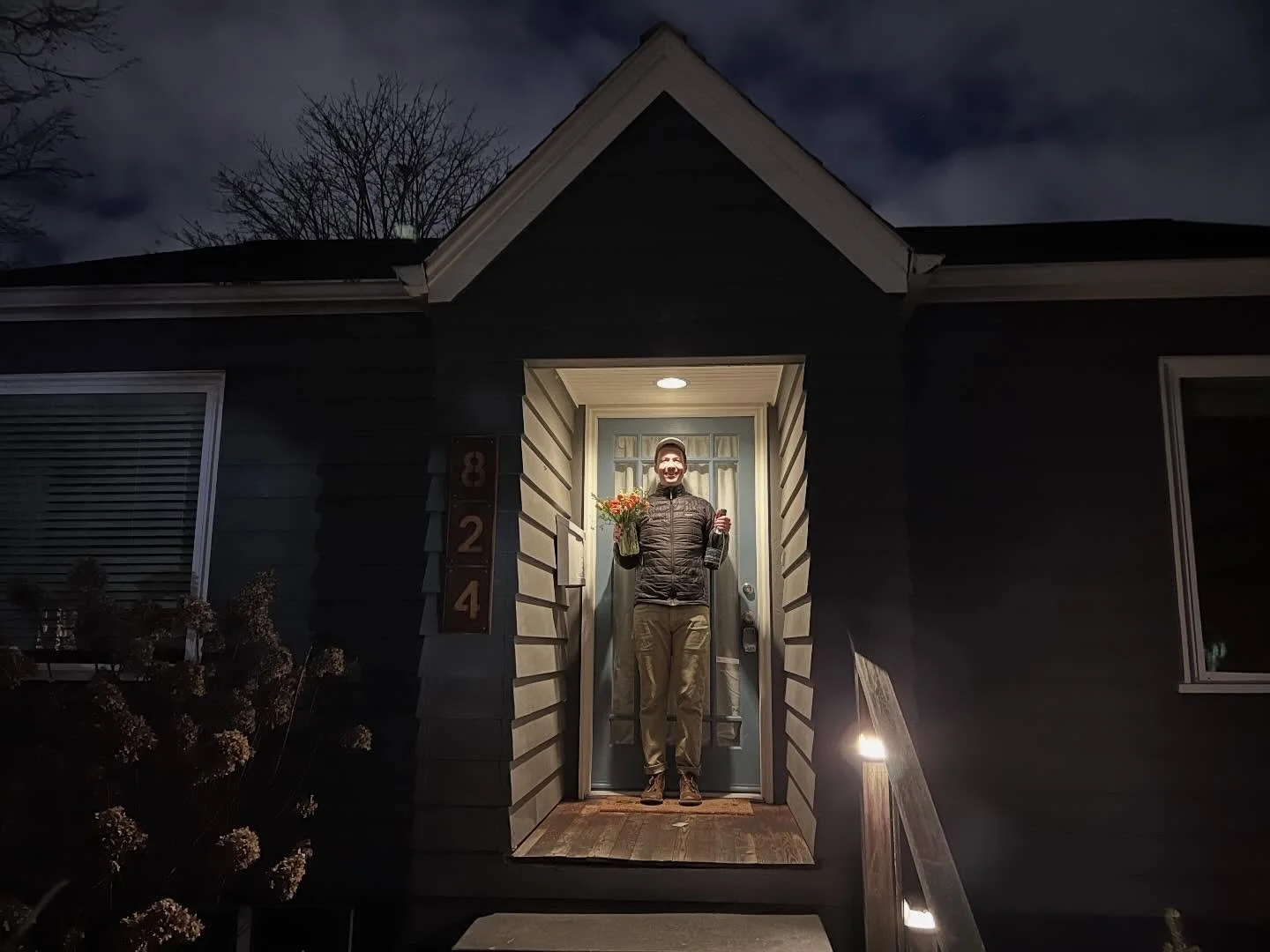 We like a moonlit night for passing house keys to a first-time homebuyer 🌔 

⚓️ Duggan Homes is based at @windermereabode where Michael is a licensed real estate broker.

#tacomarealestate #tacomarealtor #windermereabode