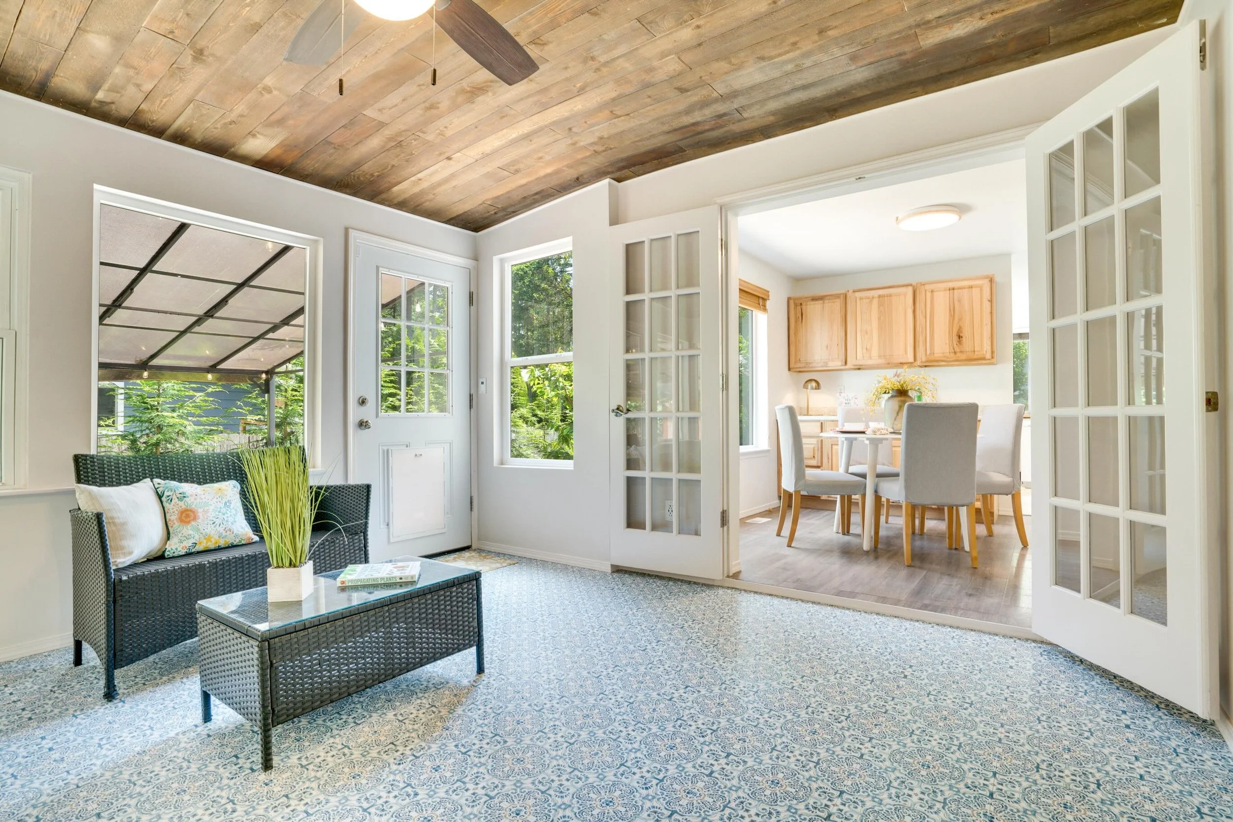 ❤️ 5 favorite photos of our Key Peninsula listing and 5 sweet things to do close by because life in a home is also all about life around a home:

1. 🛶 Go to the lake. That&rsquo;s the short of it. The long of it is the Lake Minterwood Beach park is 