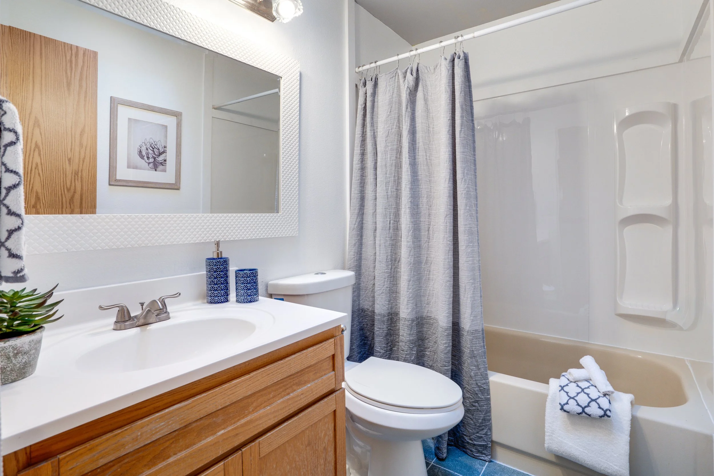 Full Bath Puyallup 3 Bedroom.jpg