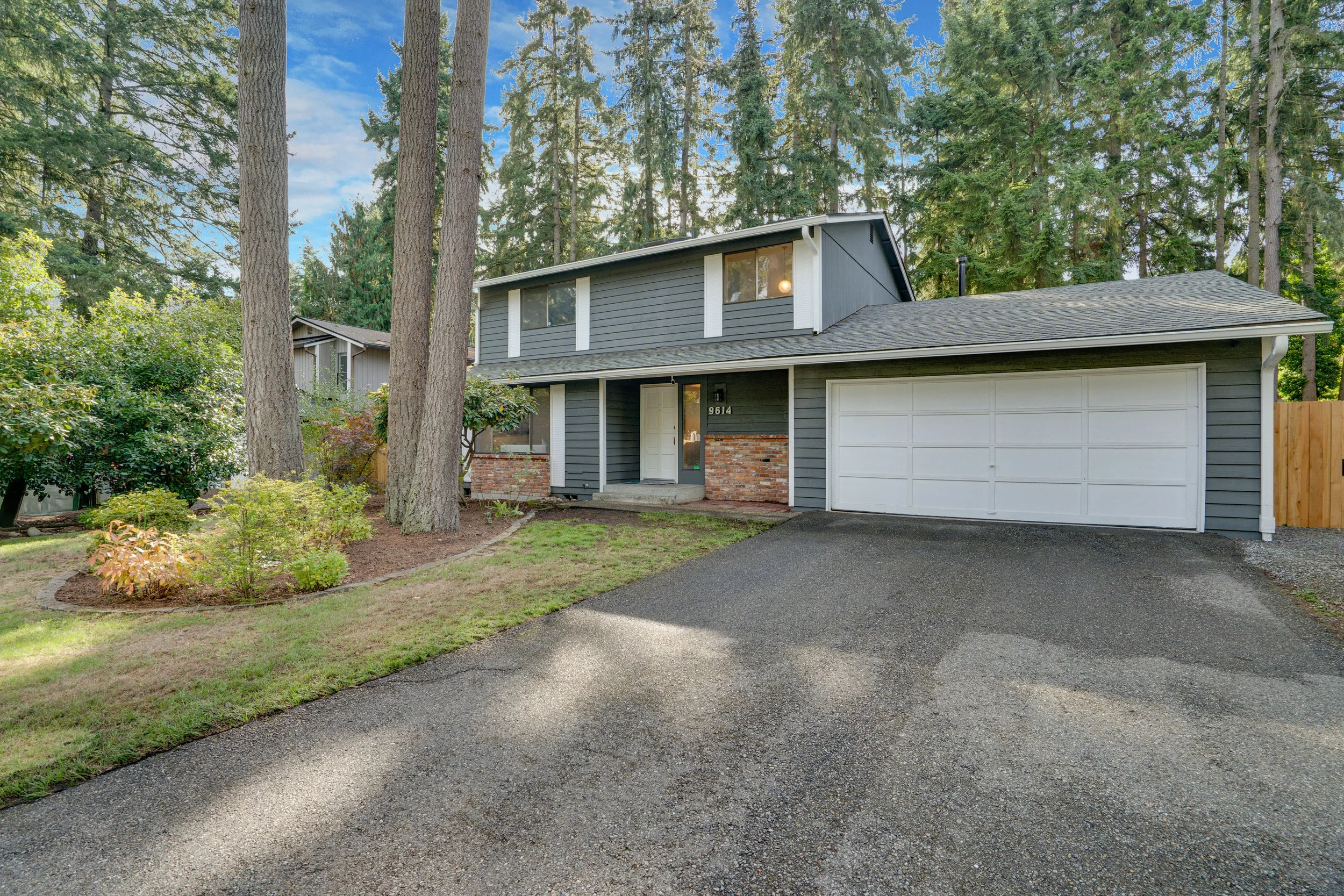 Driveway & Garage Puyallup 3 Bedroom.jpg