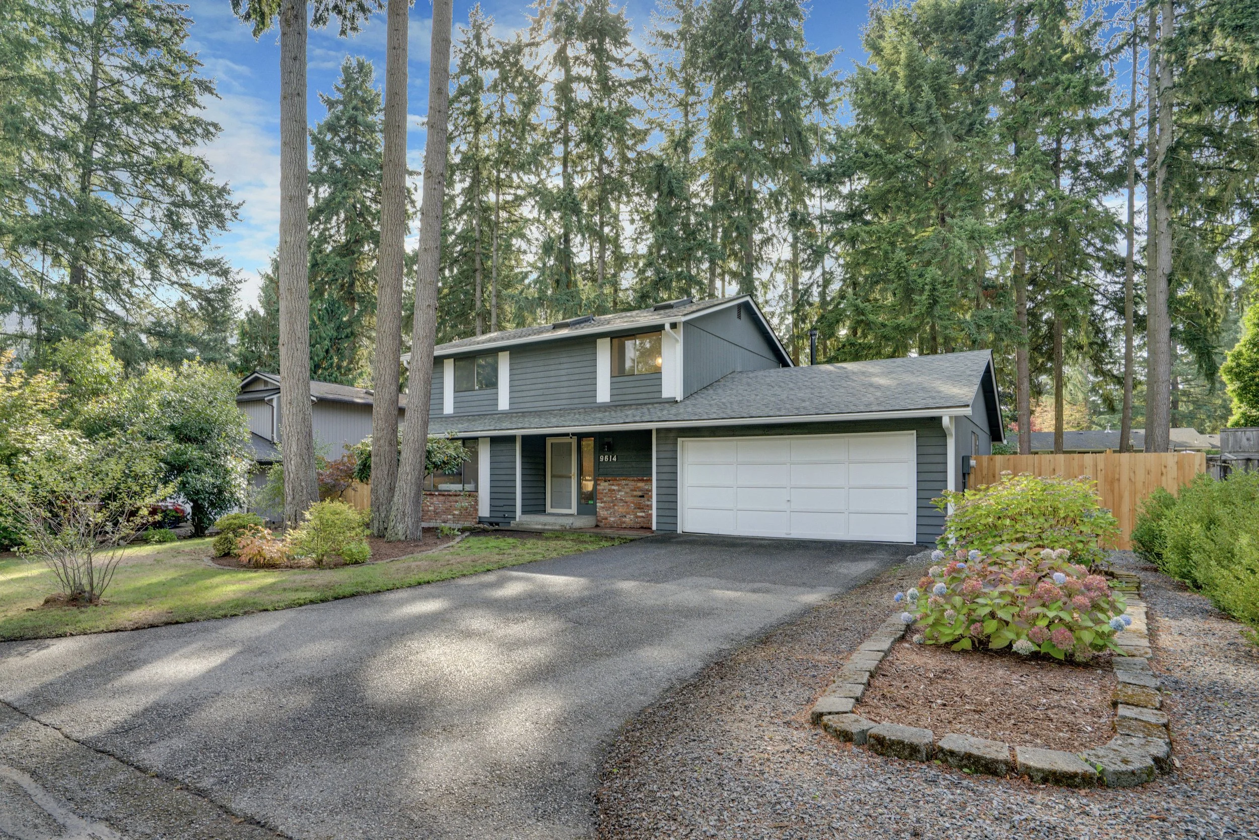 Front Entrance & Garden Puyallup 3 Bedroom.jpg
