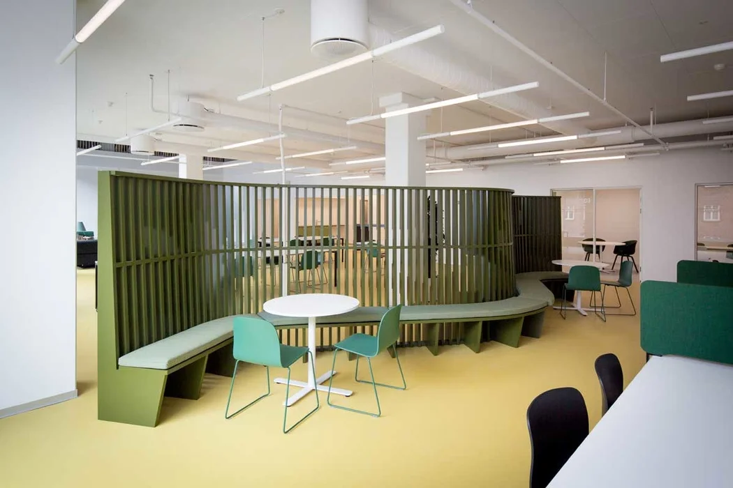 seated partition.jpg
