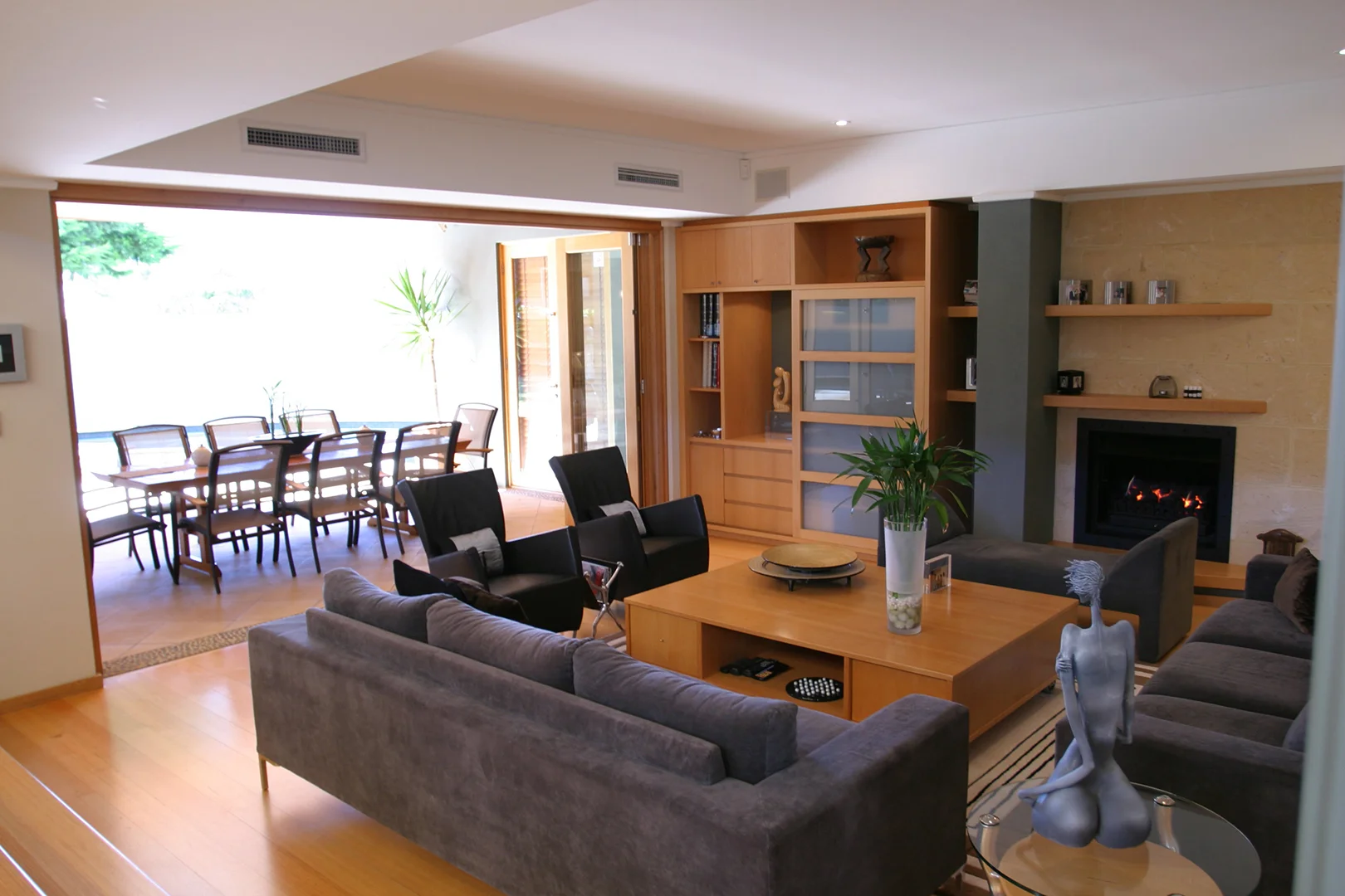 031 COOLBINIA RESIDENCE 1999 (7).JPG