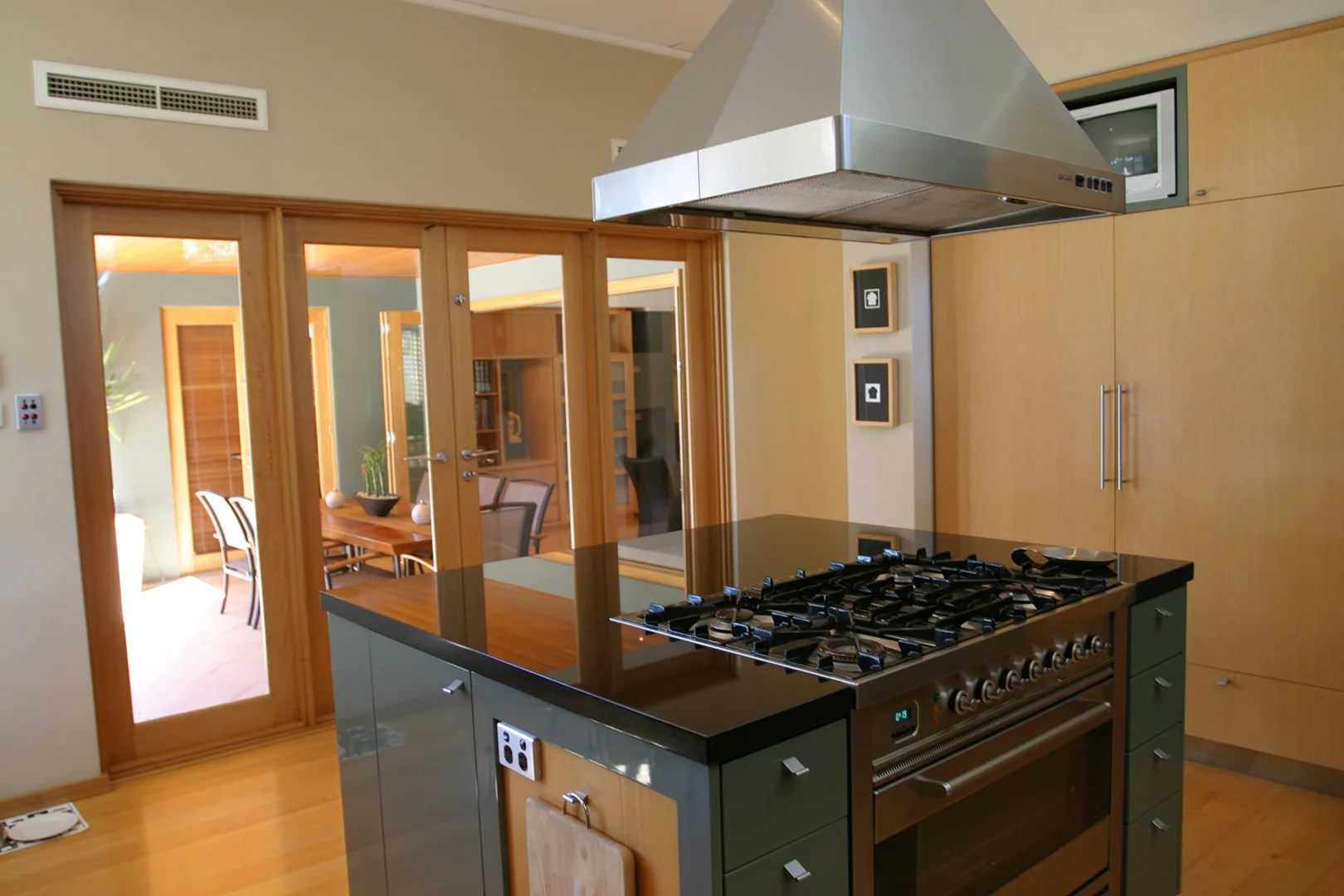 031 COOLBINIA RESIDENCE 1999 (6).JPG