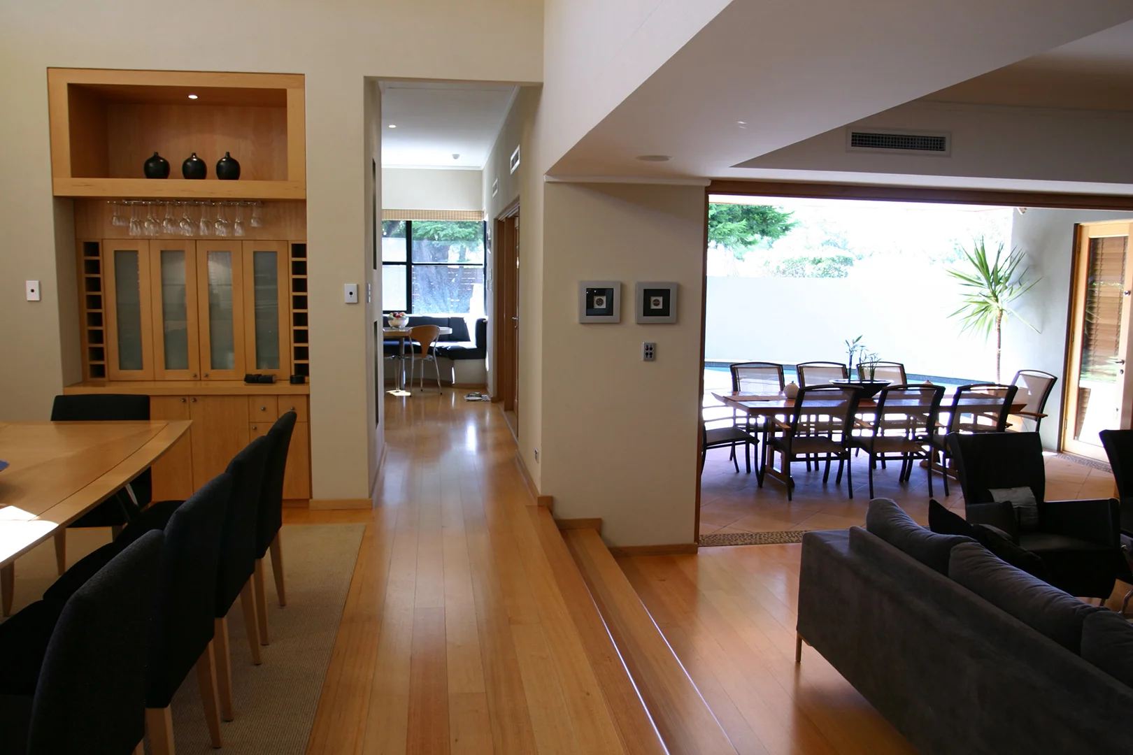 031 COOLBINIA RESIDENCE 1999 (8).JPG