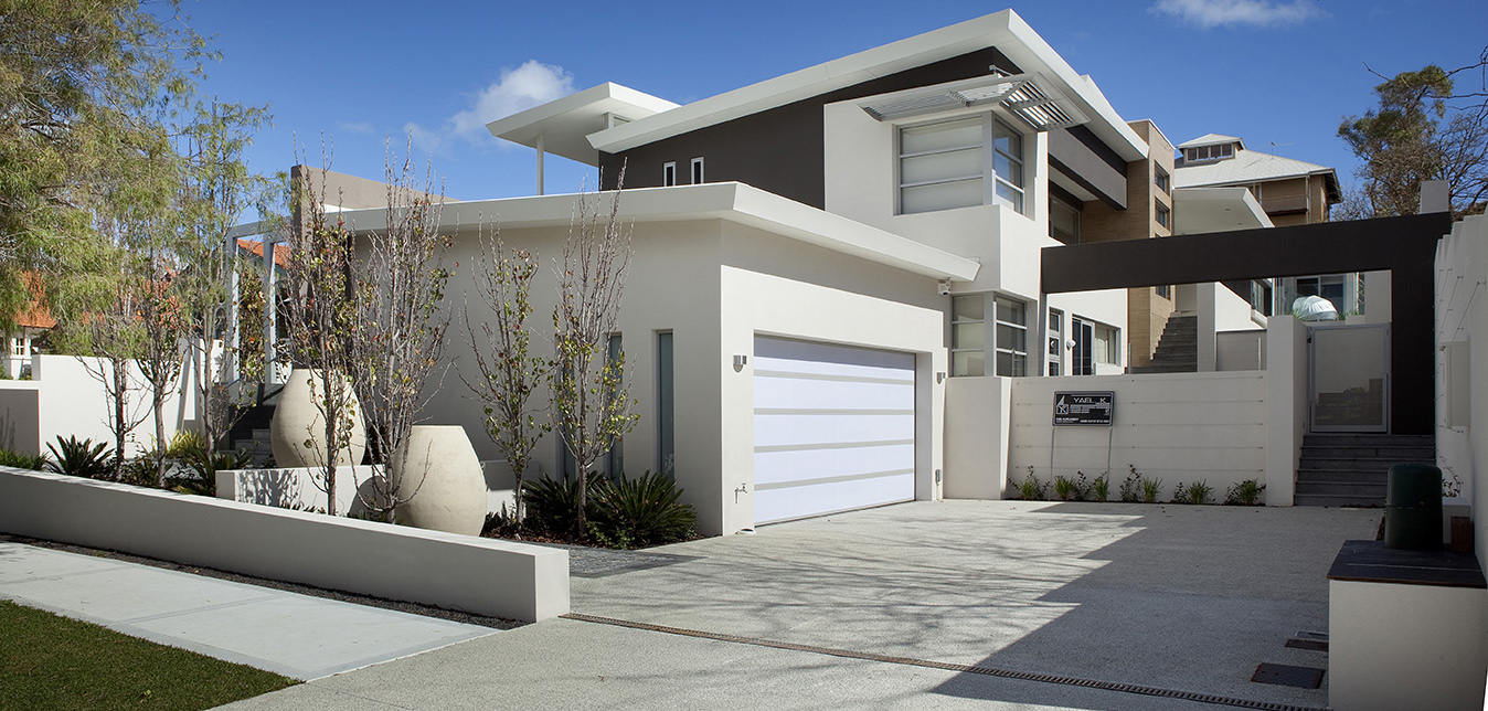 Another angle of the front of the Cottesloe Residence by Yael K Designs when it was first completed. Take note of the visible incline in the block at this early stage.