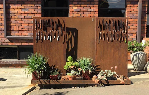 McLaren-Bespoke screens 2.jpg