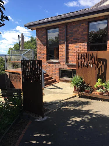 McLaren-Bespoke screens 3.jpg