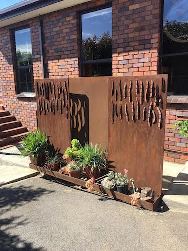 McLaren-Bespoke screens.jpg