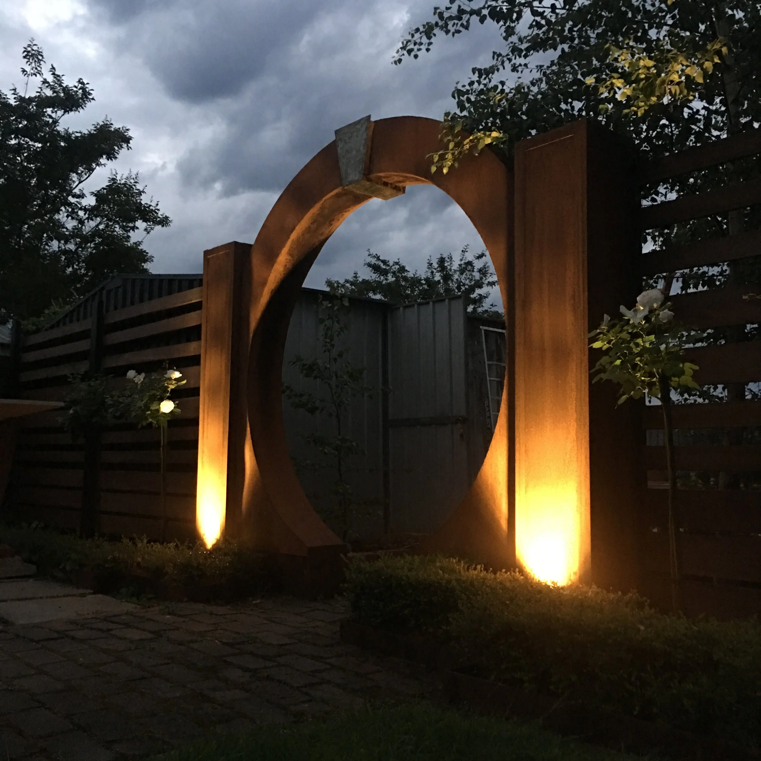  Moon Gate 