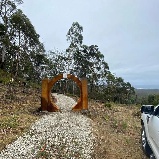 Todays installation @freycinetresort large Moongate at the entry to the newly formed sculpture trail, love how the arch gives a very inviting entrance to the trail. @tomyang_worldclasscapital #moongate #sculpturetrail #instatas #discovertasmania #sculpture