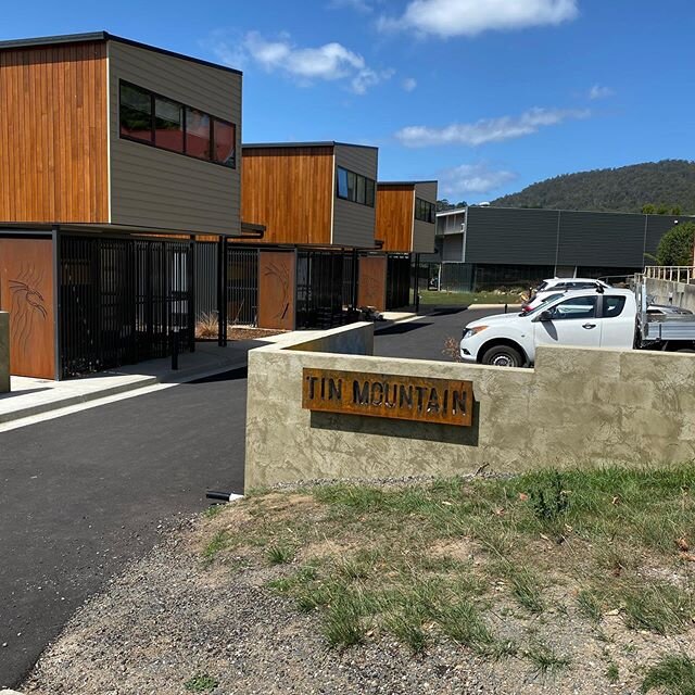 Finishing touches to the Derby project today @tinmountain , rewarding project well communicated with the client. #bluederby #bluederbymtb #instatassie #cortensteel #screening #cortensigns