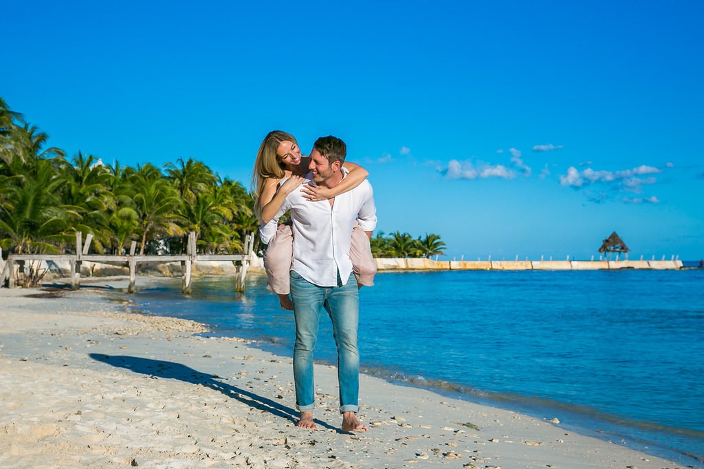 Cancun-engagement-session-villa-la-yoya-04.jpg