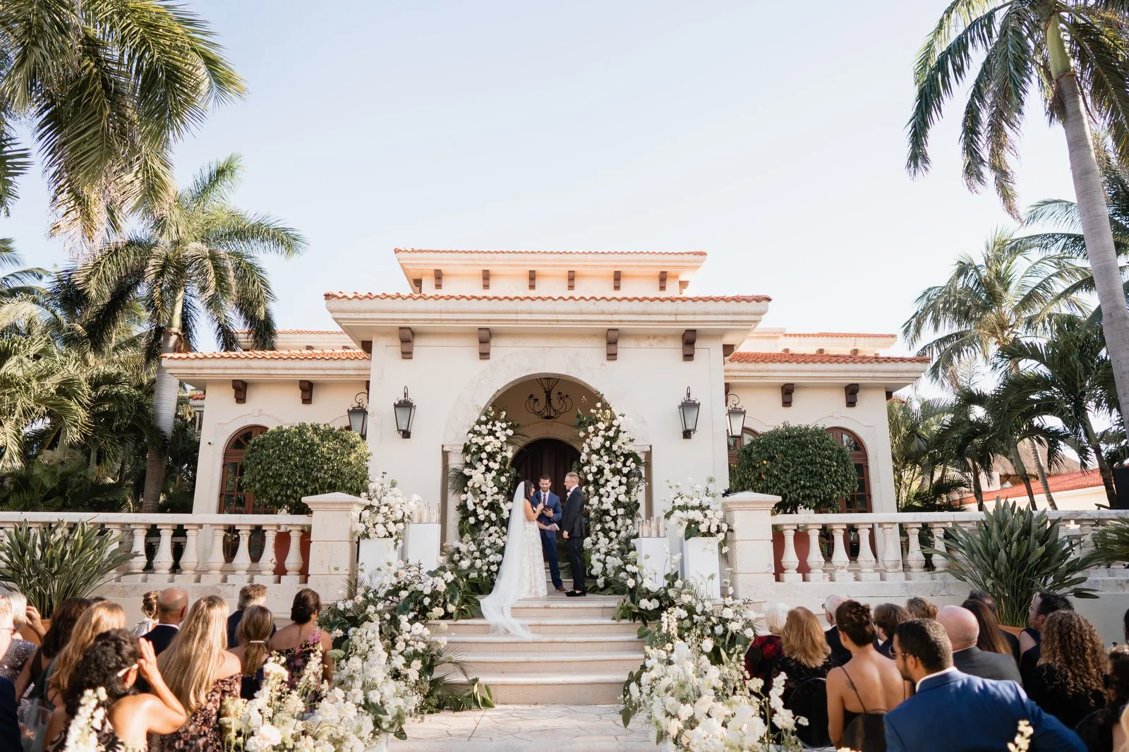 Stunning Modern Formal Wedding in Mexico: Felicidades Marina &amp; Luke!
