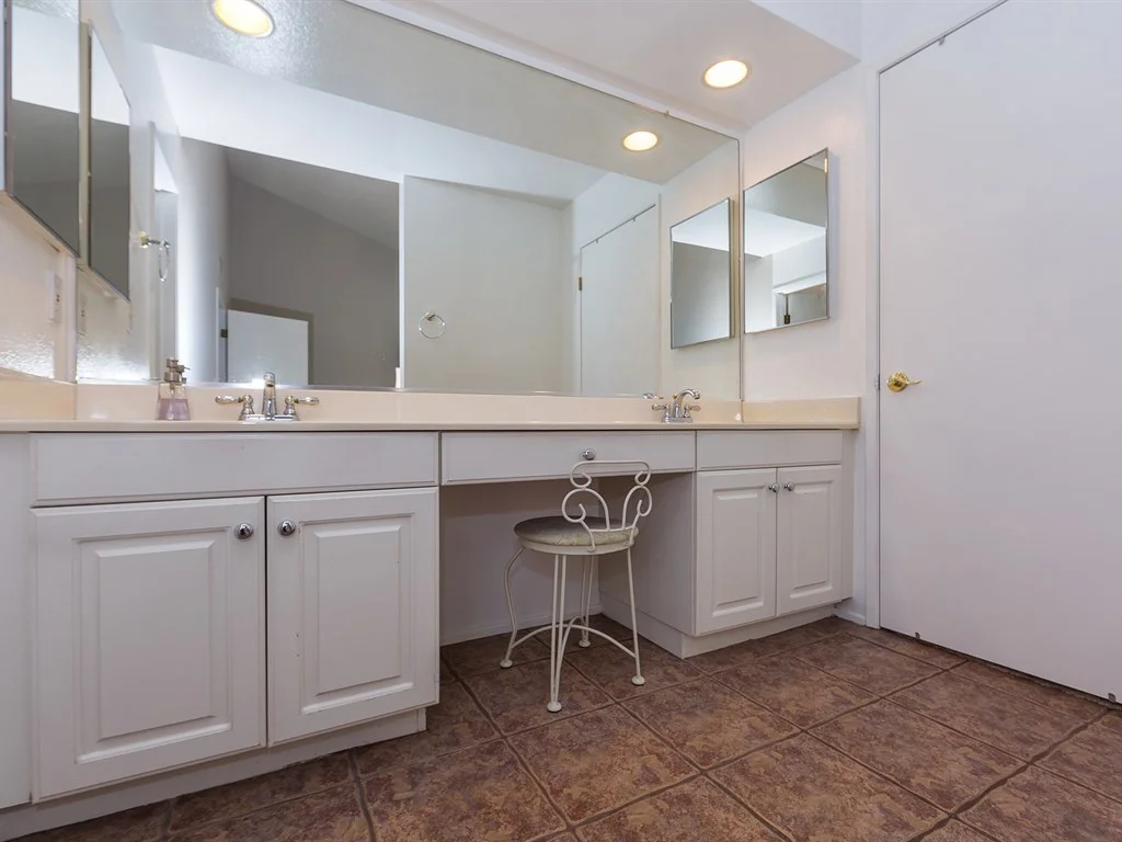 011_Master Bathroom.jpg