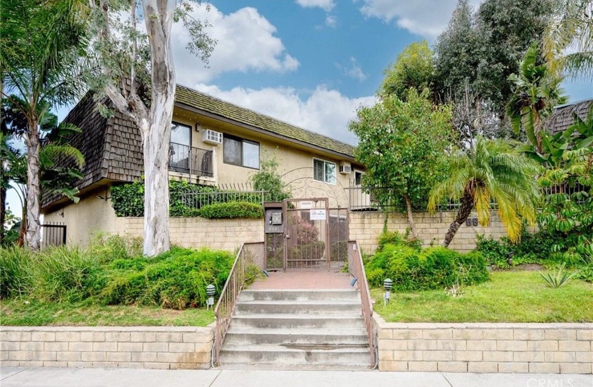 Just SOLD 

Just sold this awesome condo to my first time buyer/investor! Looking forward to seeing you grow you portfolio and I&rsquo;m extremely grateful to be apart of your journey! 

Looking to buy, sell or invest?
818.939.1439
Daniel.S@Compass.c