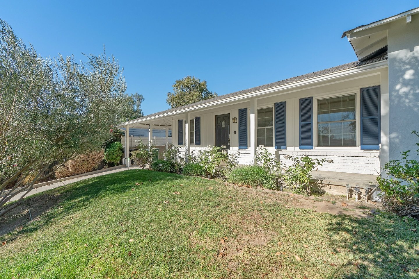 Just Listed

Just Listed for Lease in Burbank 

3 Beds l 2 Baths l 1,618 sqft l 6,300 sqft lot l Pool l Detached Garage l EV Charger 

Welcome to this thoughtfully designed home that merges classic comfort with contemporary upgrades in one of Burbank