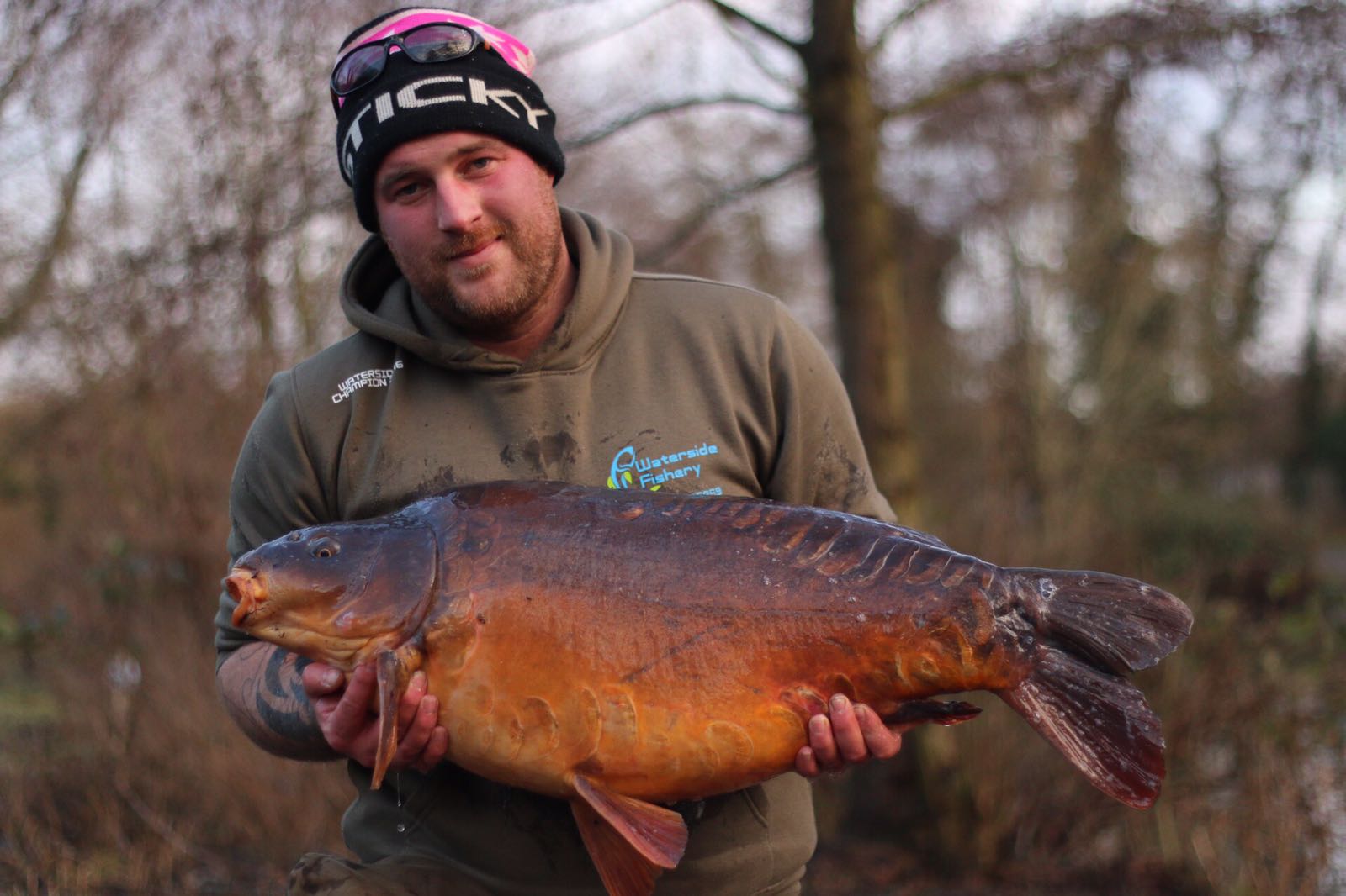 Lovely winter colours on this long mirror.
