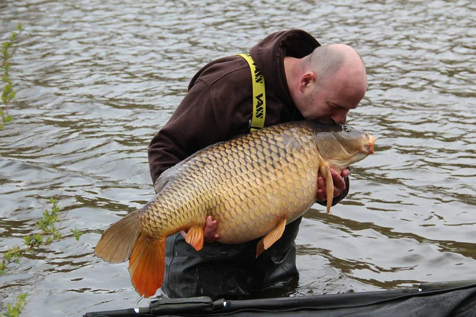 Bruno beat Gary's pb by 11lb