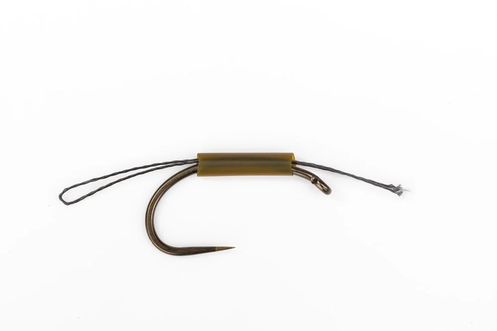 Thread the shrink tubing up the hookshank, double up the braid and pass it through, like this
