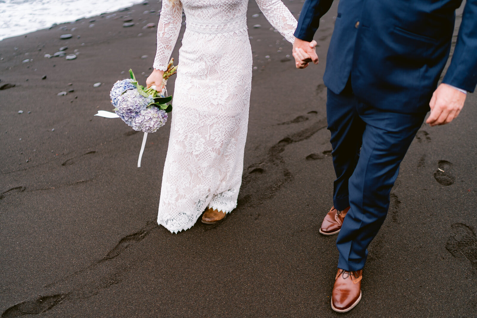 Elopement in the Azores. Cpuple getting married in Portugal. Elopement photography in Europe. Epic locations to elope in the world. Sao Miquel island Azores wedding (18).jpg