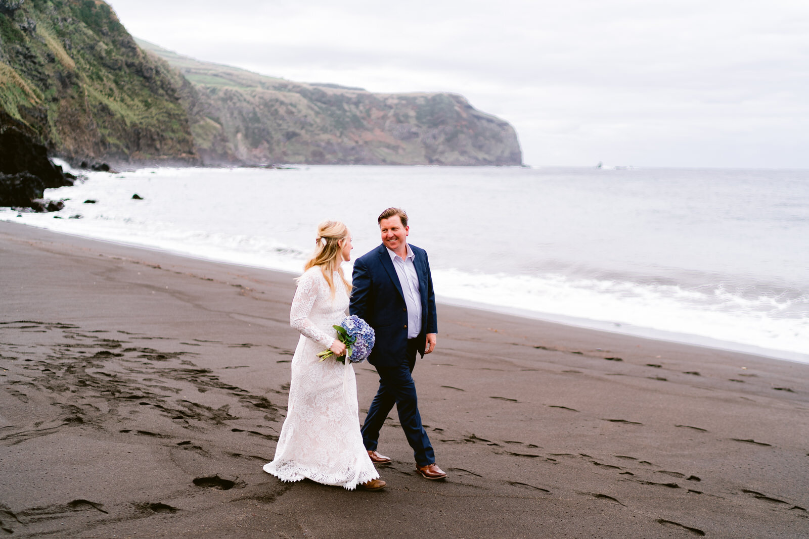 Elopement in the Azores. Cpuple getting married in Portugal. Elopement photography in Europe. Epic locations to elope in the world. Sao Miquel island Azores wedding (24).jpg