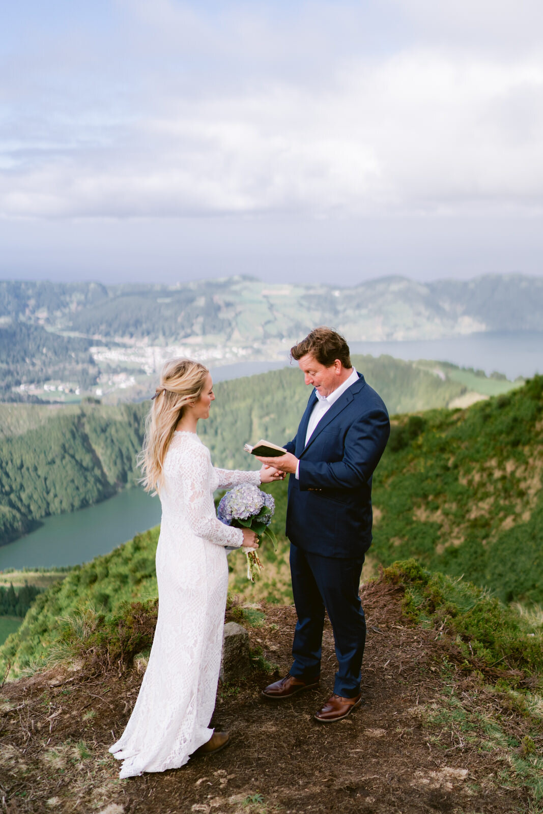 Elopement in the Azores. Cpuple getting married in Portugal. Elopement photography in Europe. Epic locations to elope in the world. Sao Miquel island Azores wedding (31).jpg