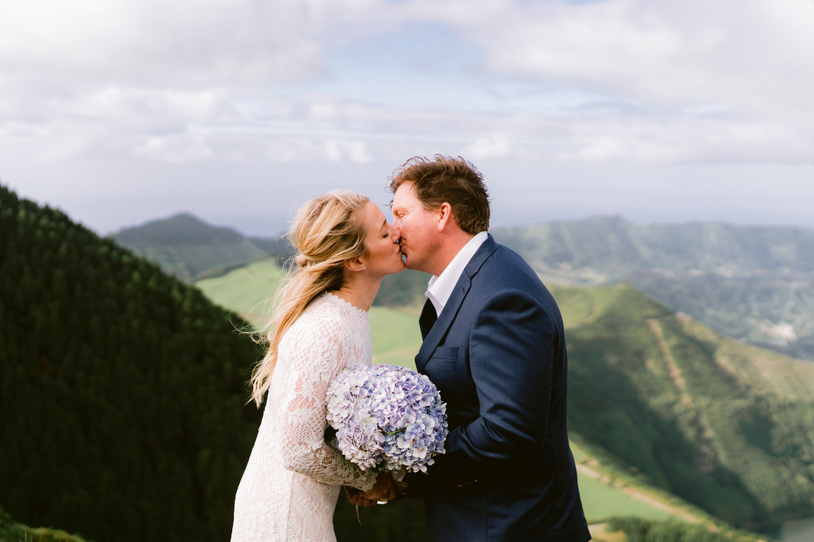Elopement in the Azores. Cpuple getting married in Portugal. Elopement photography in Europe. Epic locations to elope in the world. Sao Miquel island Azores wedding (36).jpg