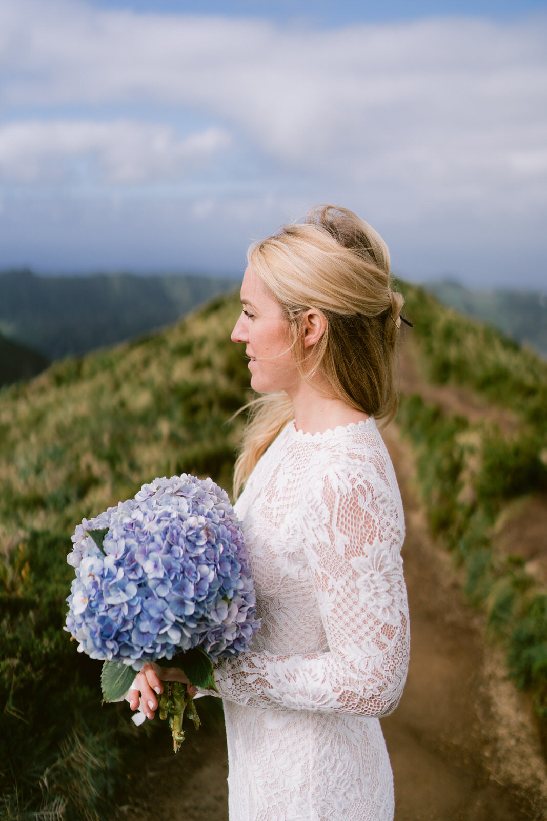 Elopement in the Azores. Cpuple getting married in Portugal. Elopement photography in Europe. Epic locations to elope in the world. Sao Miquel island Azores wedding (43).jpg