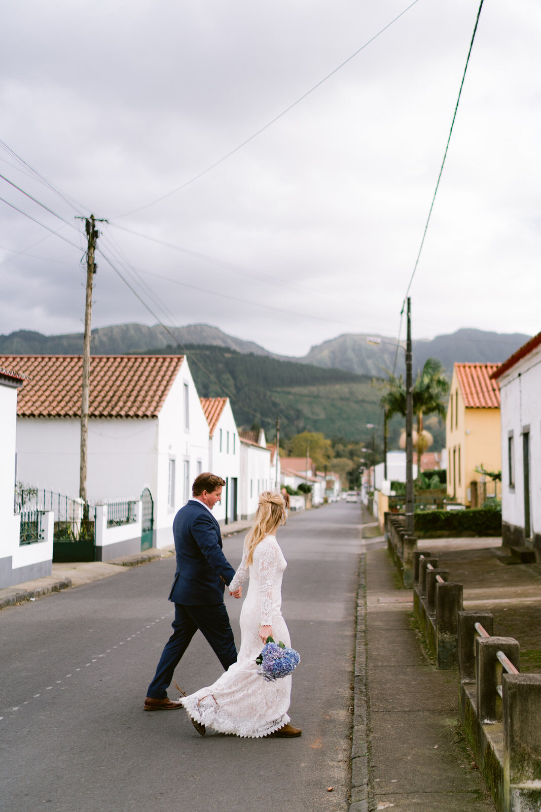 Elopement in the Azores. Cpuple getting married in Portugal. Elopement photography in Europe. Epic locations to elope in the world. Sao Miquel island Azores wedding (50).jpg