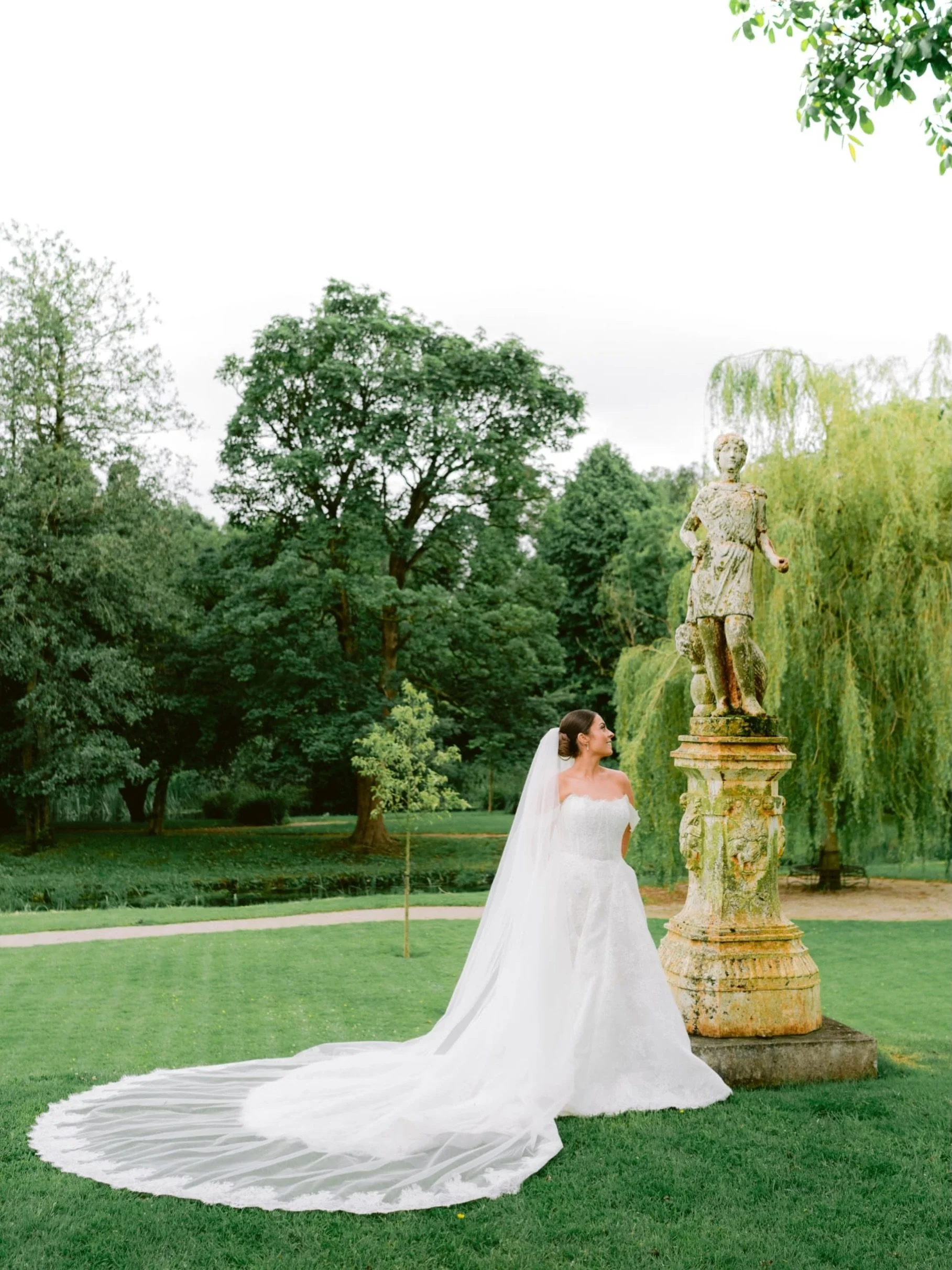 Shanice on her wedding day at @bellinghamcastle 🌿 
The kindest soul and the nicest bride a photographer could ask for ✨ More from that incredible party soon, there&rsquo;s 12K photos between 2 shooters to go through! ☺️

Photographer @hellosugar_pho