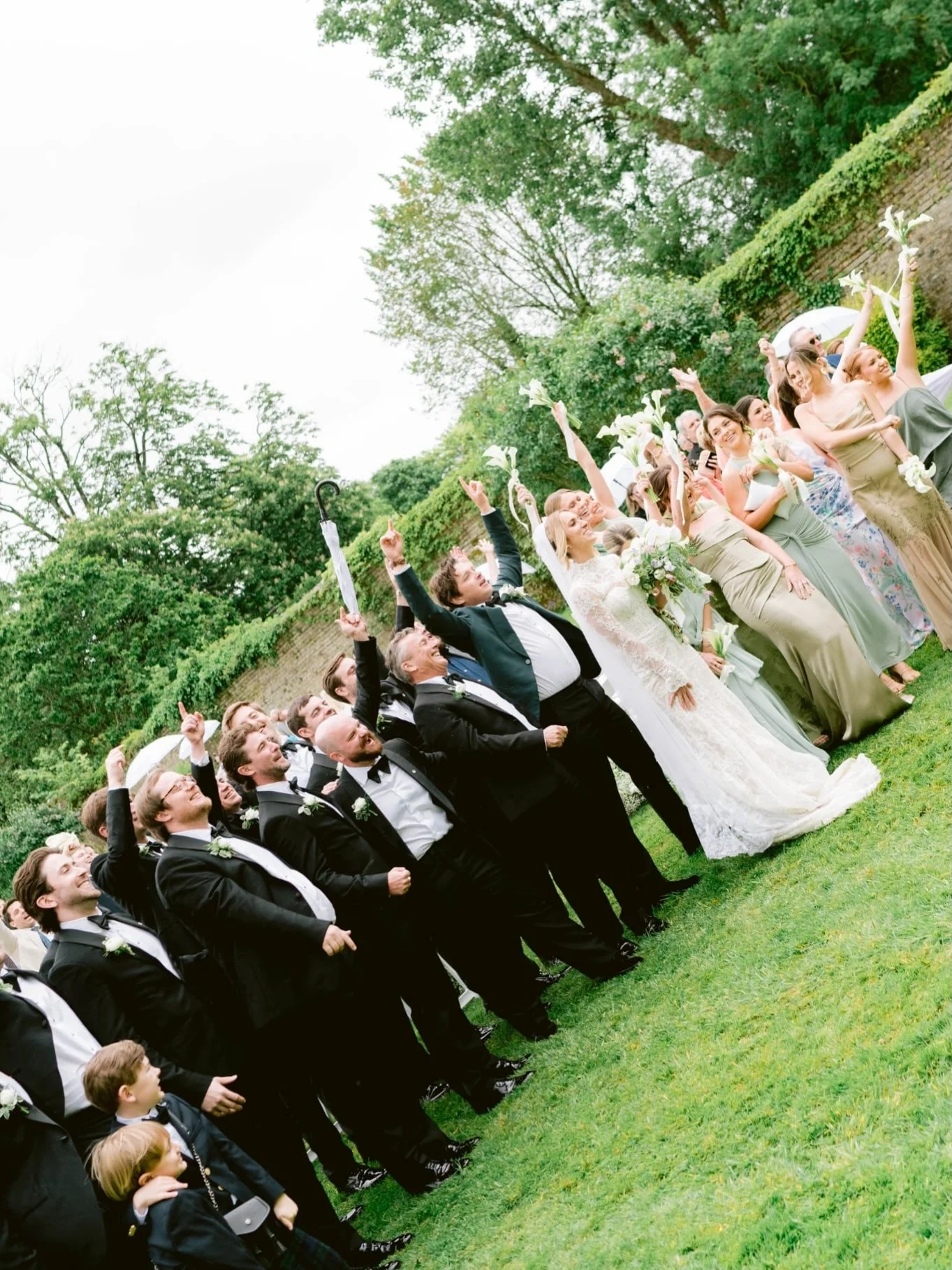 20 action frames from Christine and Hogan&rsquo;s at the gorgeous Kilkea Castle @kilkeacastle 🤍 A destination wedding in Ireland guarantees good food, plenty of Guinness and some good luck rain too🥂✨

A big thank you to the wonderful team 💚

Venue