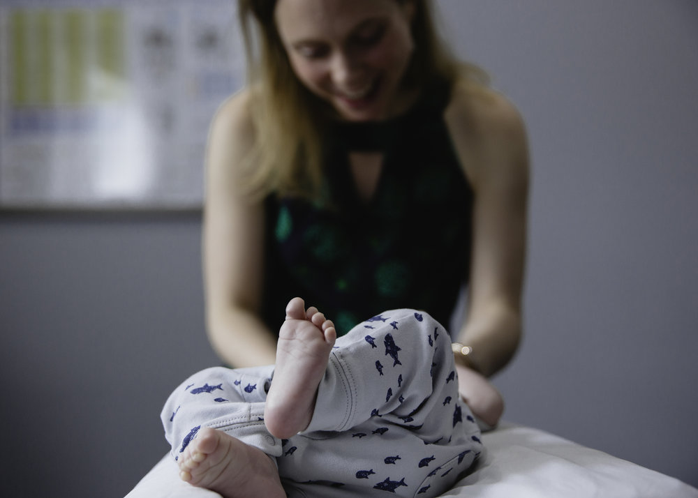 baby-adjustment-chiropractor-documentary-business-photographer-erin-cunningham-canandaigua-new-york.jpg