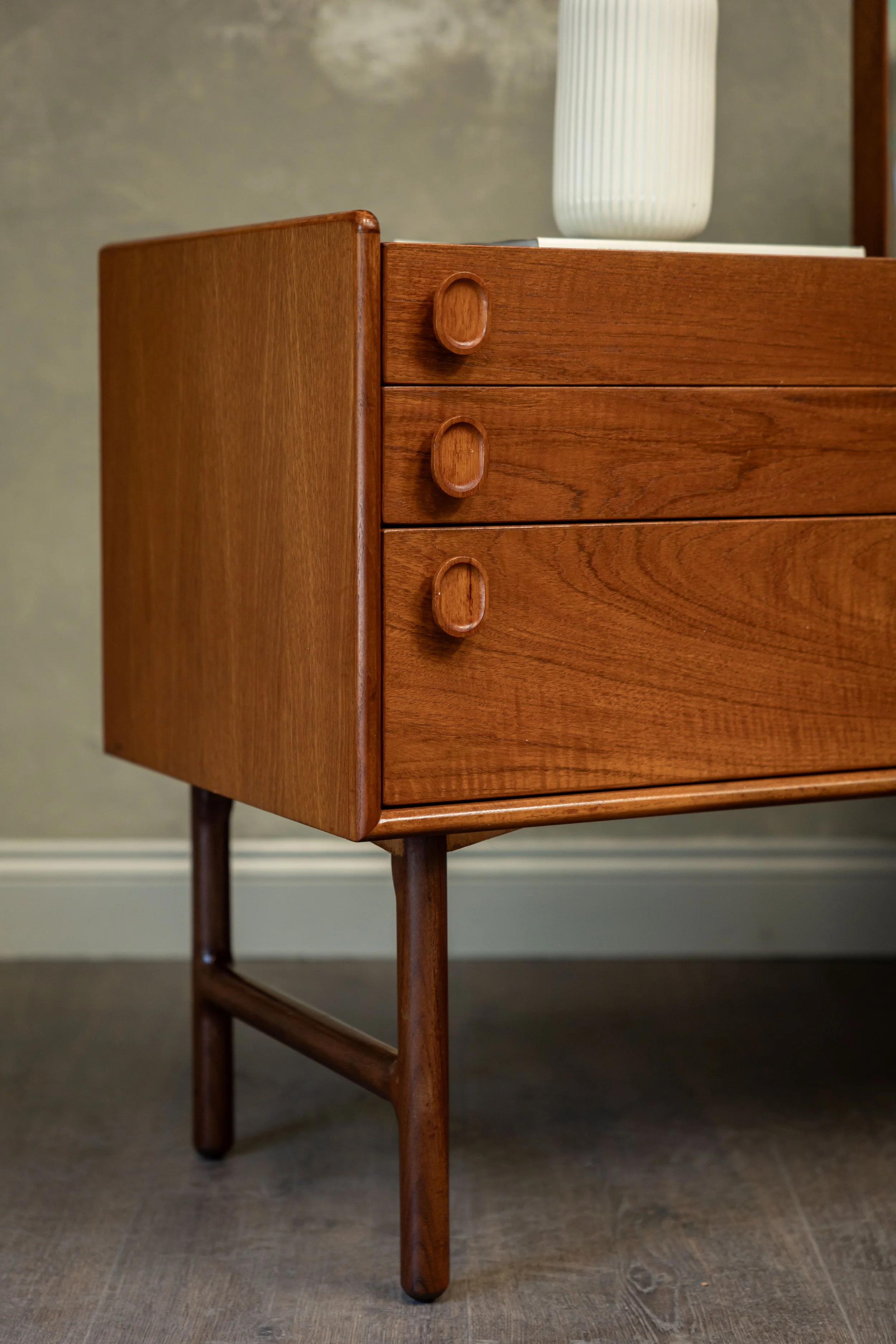 meredew dresser-2.jpg