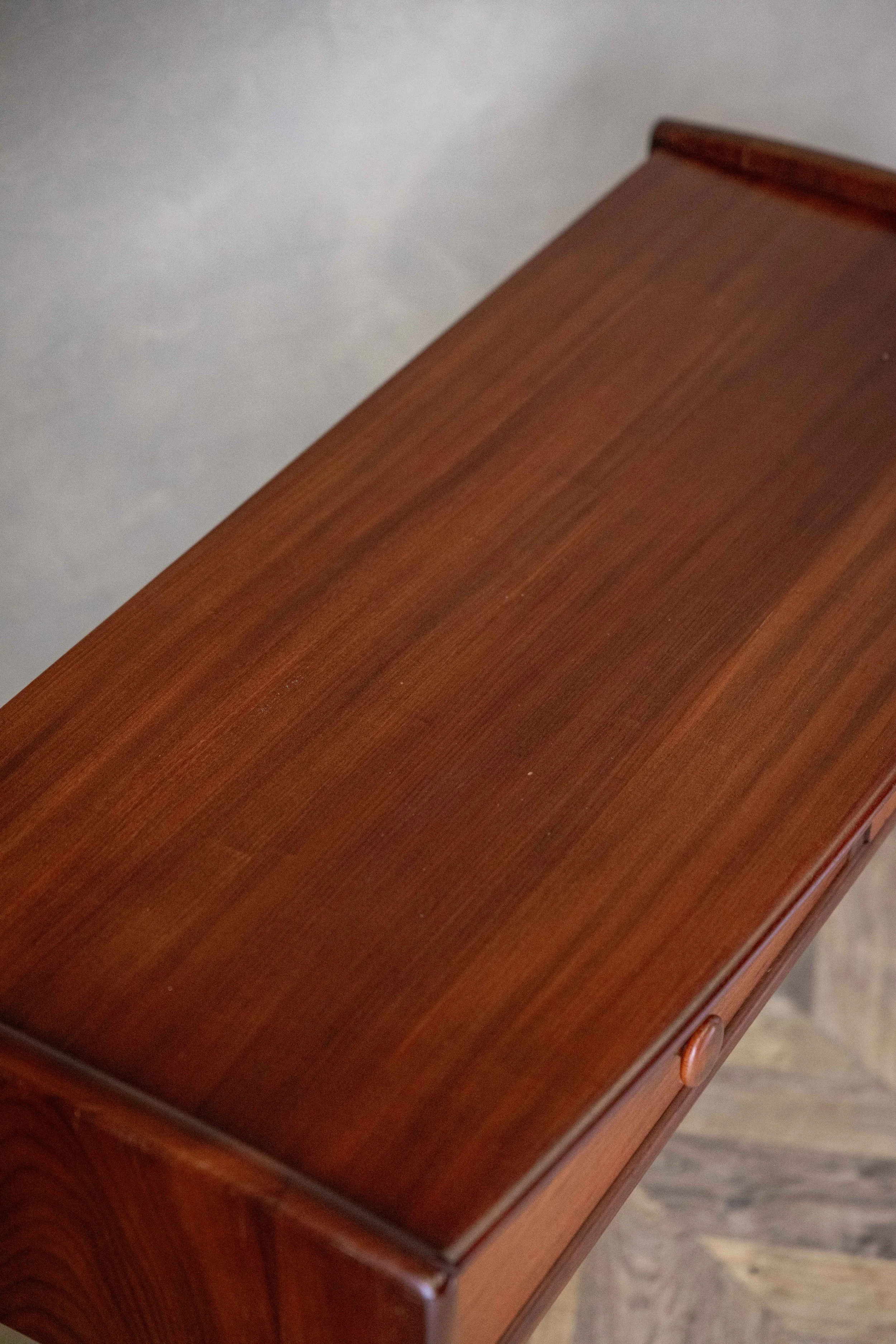 Younger Table-6.jpg