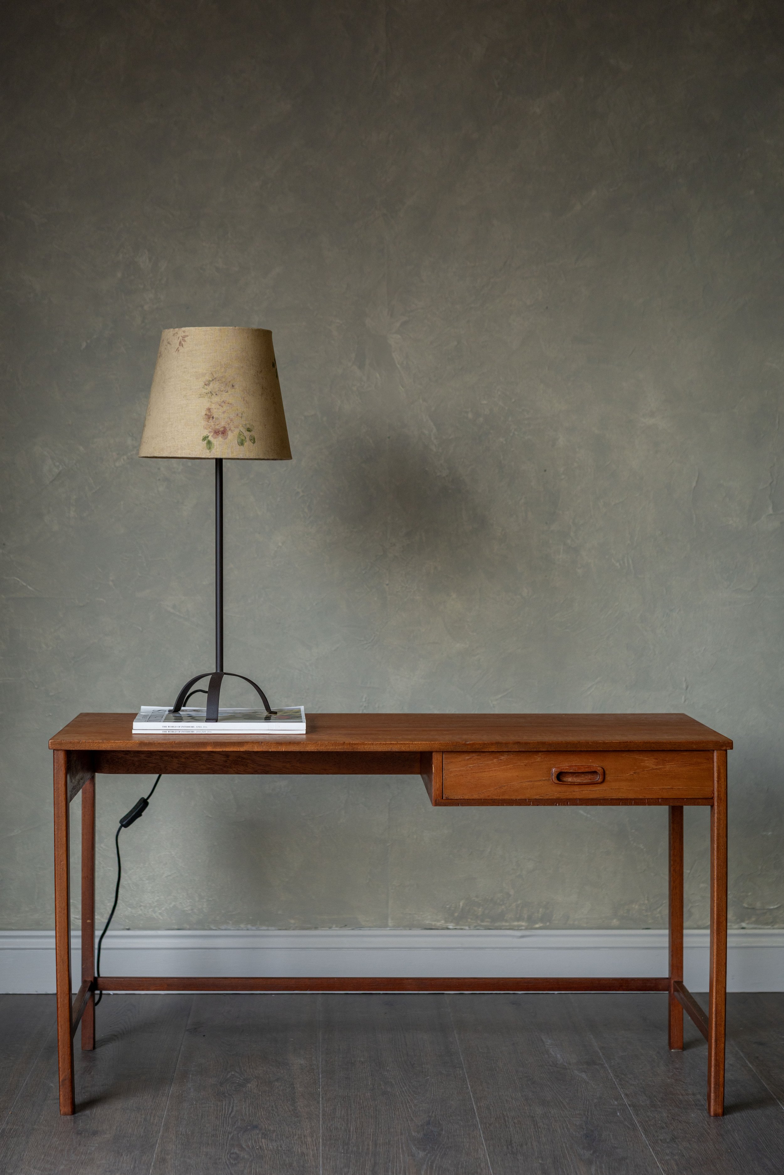 console table-1.jpg
