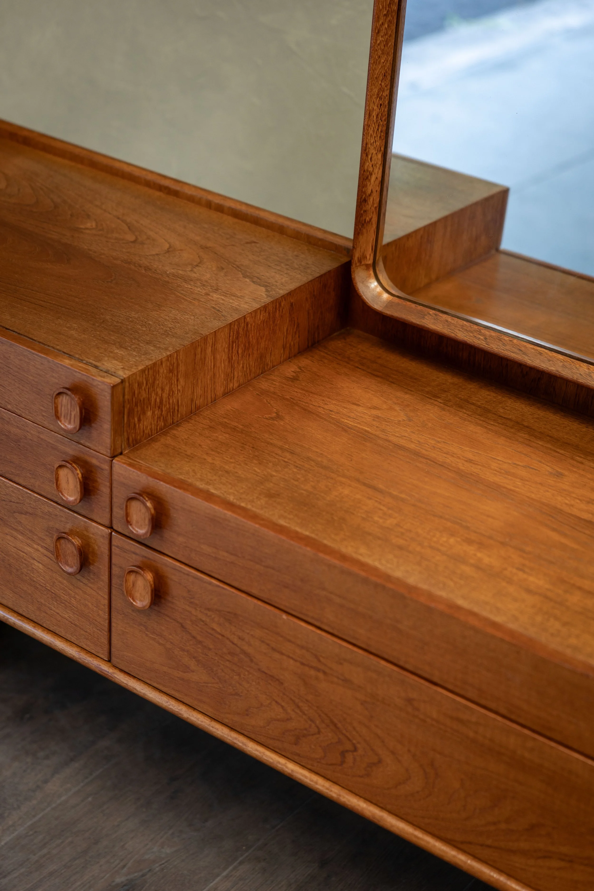 meredew dresser-3.jpg