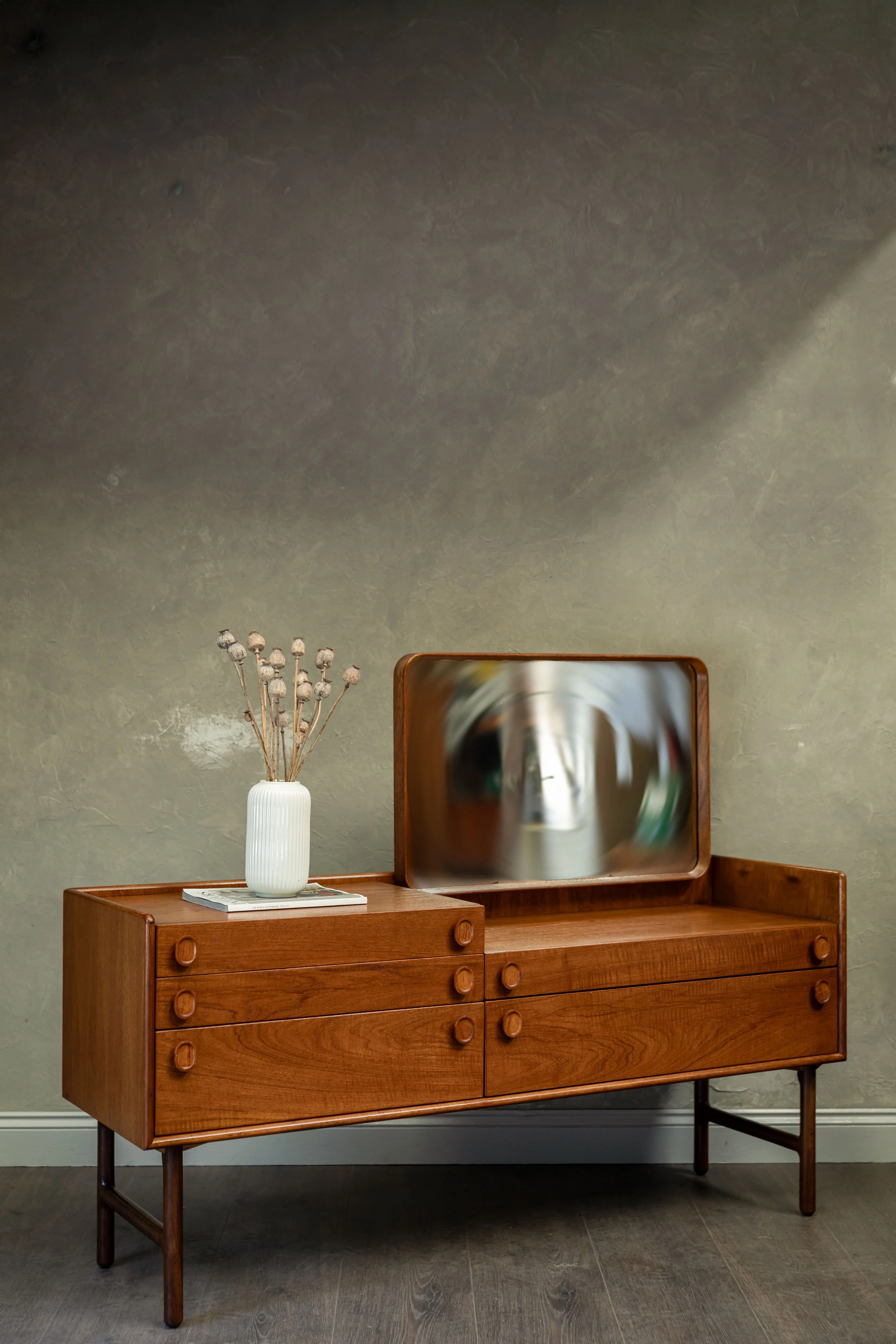 meredew dresser-1.jpg